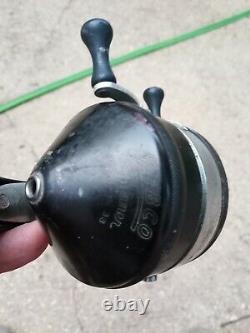 Old vintage rod and reel zebco 33 reel with the mylar inside with a little Old r