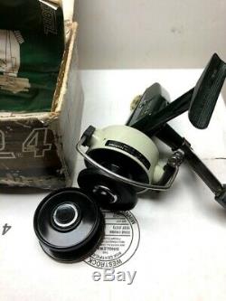 VINTAGE ZEBCO CARDINAL 4 SPINNING REEL WithSPOOL ZEBCO SPINNING REEL #770100