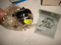 VINTAGE ZEBCO SPINNER MODEL 33 SPINCASTING REEL in box with paper NEVER USED