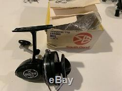 Vintage Closed Face Fishing Reel Lot Zebco 33 Johnson Century Abu South Bend (7)