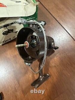 Vintage Fishing Reel Lot of 11 Shakespeare, Zebco, Heddon Daiwa some Working