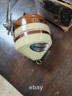 Vintage NOS Zebco 888 SpinCast Fishing Reel Metal Seat & Box and Papers Superb