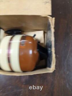 Vintage NOS Zebco 888 SpinCast Fishing Reel Metal Seat & Box and Papers Superb