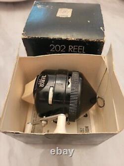 Vintage Zebco 202 Spinning Reel In Original Box With Paperwork Never Used Rare