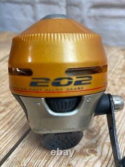 Vintage Zebco fishing reel Precision Die Cast Alloy Gears