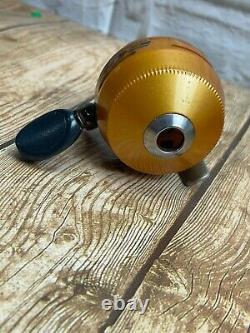 Vintage Zebco fishing reel Precision Die Cast Alloy Gears