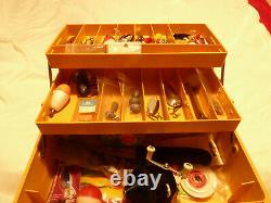 Rare (old Pal Reel) Zebco Et Tackle Box With Lots Of Tackle Inclus