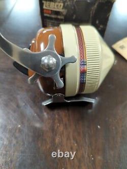 Vintage NOS Zebco 888 Moulinet de pêche SpinCast siège métallique & boîte et papiers Superbe