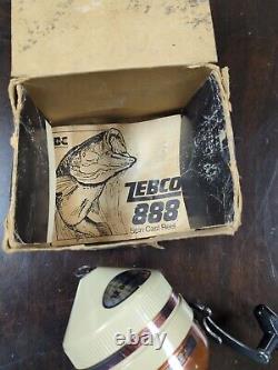 Vintage NOS Zebco 888 Moulinet de pêche SpinCast siège métallique & boîte et papiers Superbe